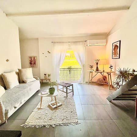Loft Atypique Au Milieu Des Champs Lägenhet Tourrettes Exteriör bild