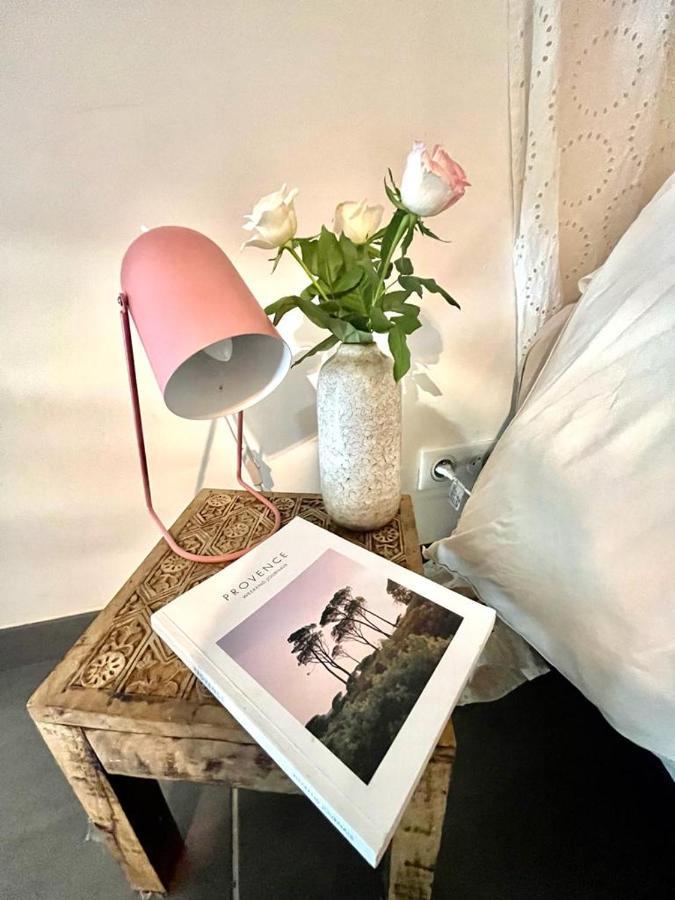 Loft Atypique Au Milieu Des Champs Lägenhet Tourrettes Exteriör bild