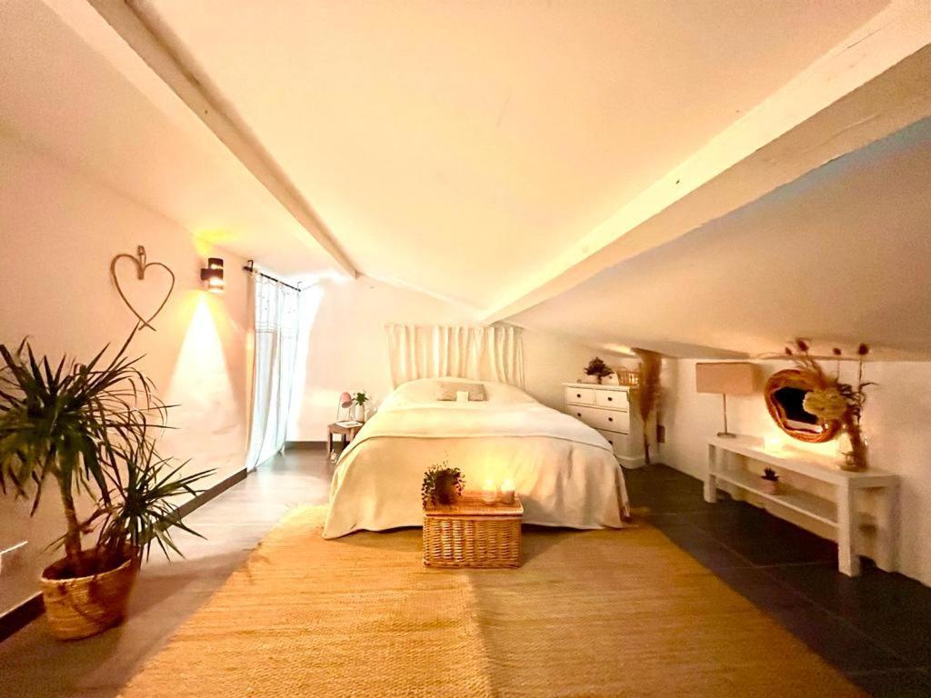 Loft Atypique Au Milieu Des Champs Lägenhet Tourrettes Exteriör bild
