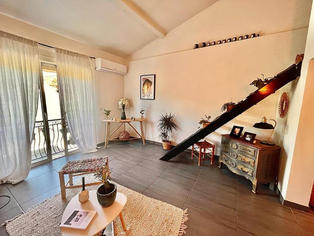 Loft Atypique Au Milieu Des Champs Lägenhet Tourrettes Exteriör bild
