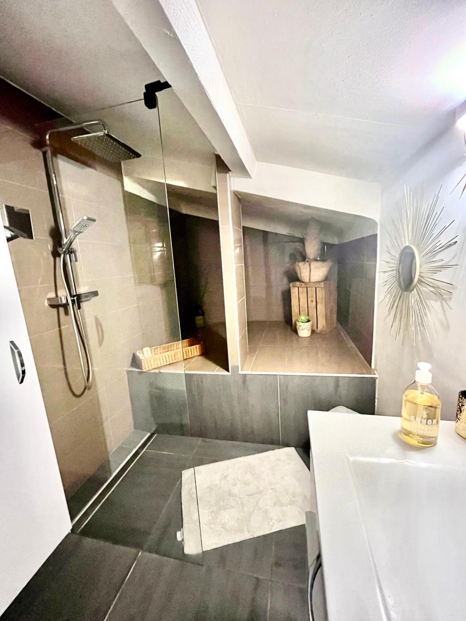 Loft Atypique Au Milieu Des Champs Lägenhet Tourrettes Exteriör bild
