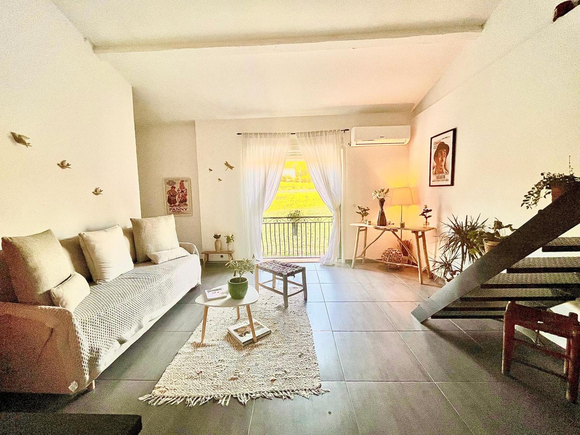 Loft Atypique Au Milieu Des Champs Lägenhet Tourrettes Exteriör bild