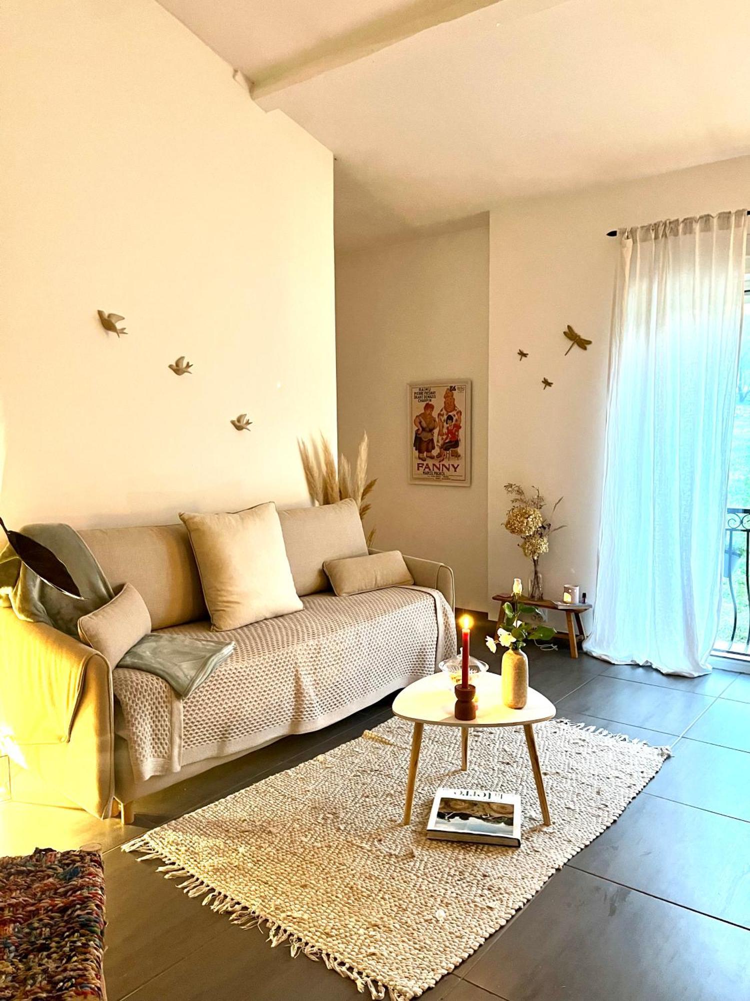 Loft Atypique Au Milieu Des Champs Lägenhet Tourrettes Exteriör bild